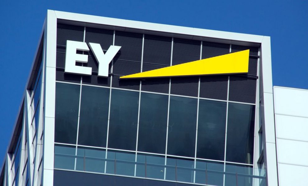 EY: Σημαντική πρόκληση για τις επιχειρήσεις οι αναποτελεσματικές διαδικασίες σύναψης συμβάσεων