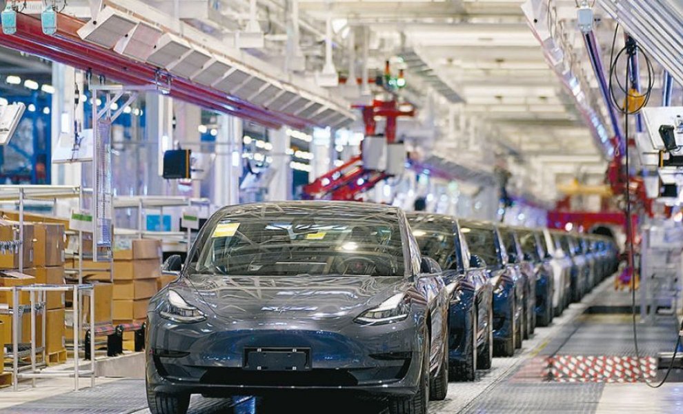 Έφτασε το 1 τρισ. δολάρια η αξία της Tesla μετά την παραγγελία Hertz