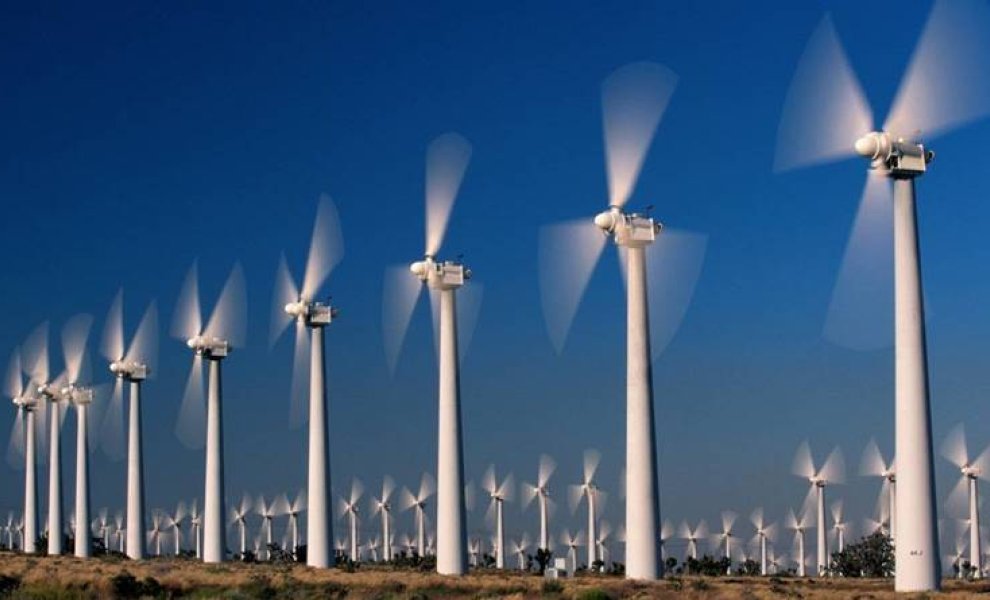 https://www.esgstories.gr/sites/default/files/styles/990x600/public/2022-02/B2Green_Aiolika_Wind_farm.jpg?itok=aY-azHtA