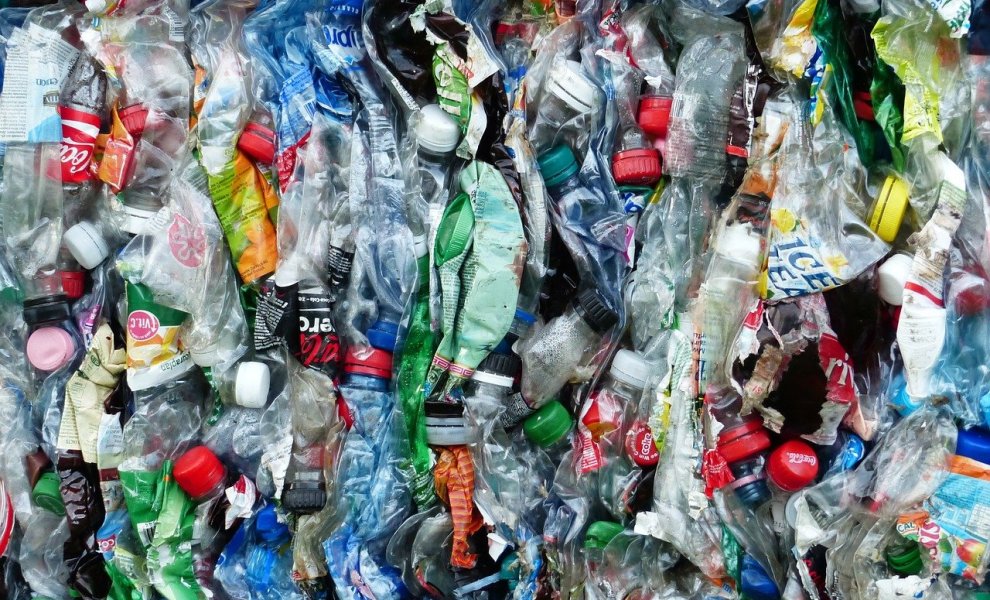 Το 75% των ανθρώπων παγκοσμίως επιθυμούν την απαγόρευση των πλαστικών μιας χρήσης το συντομότερο δυνατό