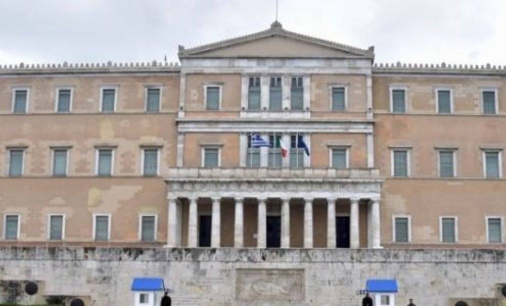 Το κτίριο της Βουλής μειώνει το ενεργειακό του αποτύπωμα και την εκπομπή διοξειδίου του άνθρακα κατά 40%