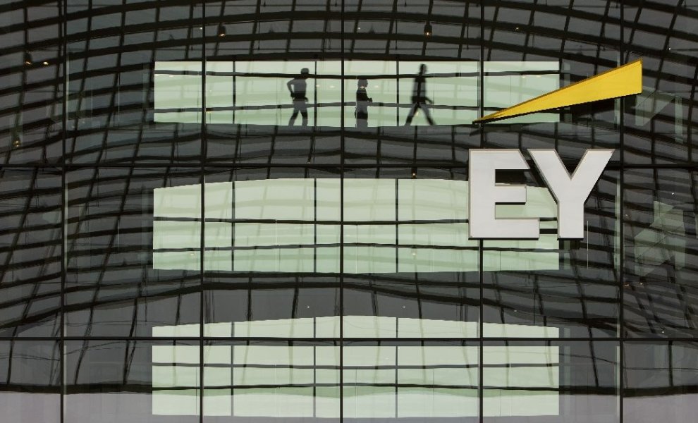 EY: Περισσότερες από τις μισές εταιρείες εξακολουθούν να συγκεντρώνουν δεδομένα ESG σε υπολογιστικά φύλλα