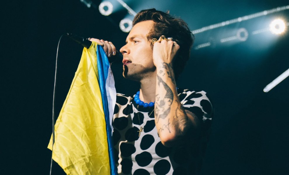 Harry Styles: Θα προχωρήσει σε δωρεά 1 εκατ. δολαρίων για τoν περιορισμό της οπλοκατοχής