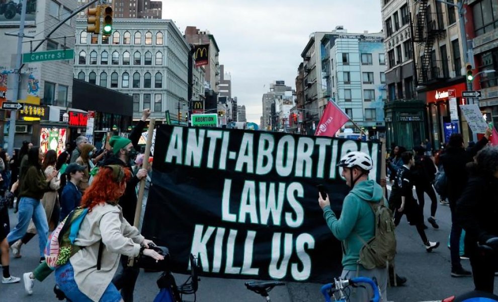 Mεγάλες εταιρείες στις ΗΠΑ αναγκάζονται να πάρουν θέση για το δικαίωμα στην άμβλωση	