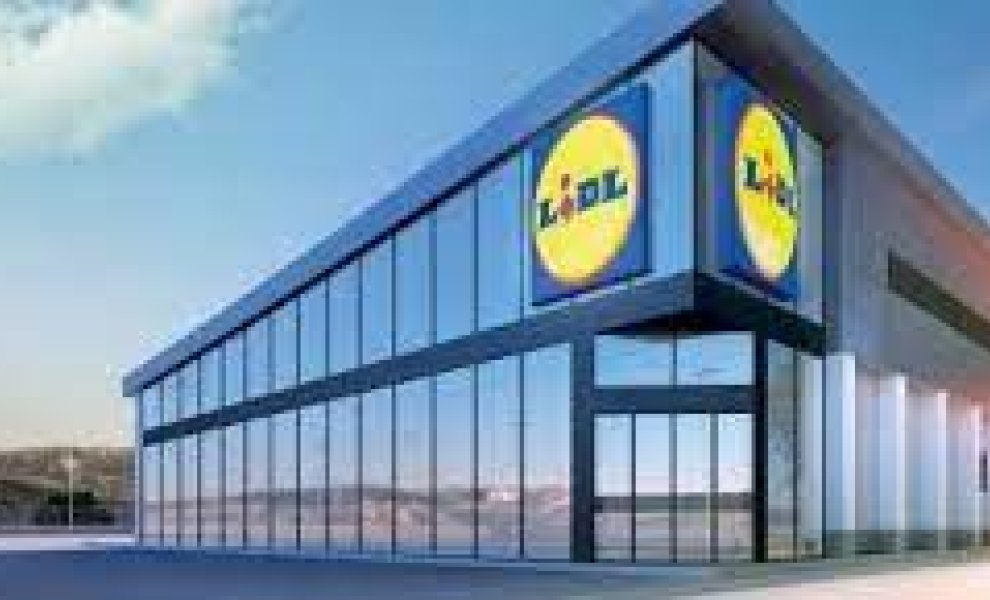 Η Lidl Ελλάς στηρίζει τους πυρόπληκτους συμπολίτες μας και τις δυνάμεις πυρόσβεσης με τρόφιμα και νερό