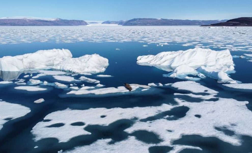 Γροιλανδία: Η ποσότητα πάγου που έλιωσε σε δύο μέρες θα μπορούσε να καλύψει 7,2 εκατομμύρια πισίνες ολυμπιακών διαστάσεων