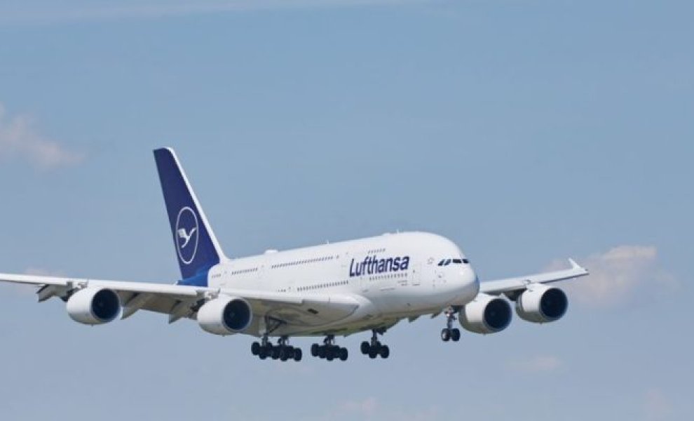 Η Shell και η Lufthansa ανακοίνωσαν μία από τις μεγαλύτερες συμφωνίες βιώσιμου αεροπορικού καυσίμου 