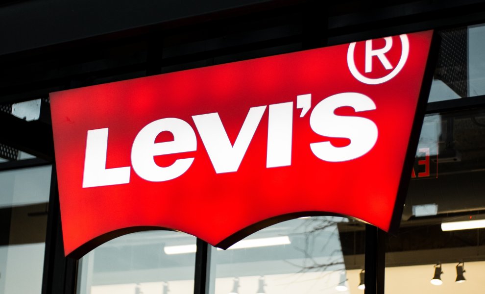 Η Levi Strauss & Co. κάνει την αρχή για μείωση του πλαστικού μιας χρήσης στο μηδέν, μέχρι το 2030