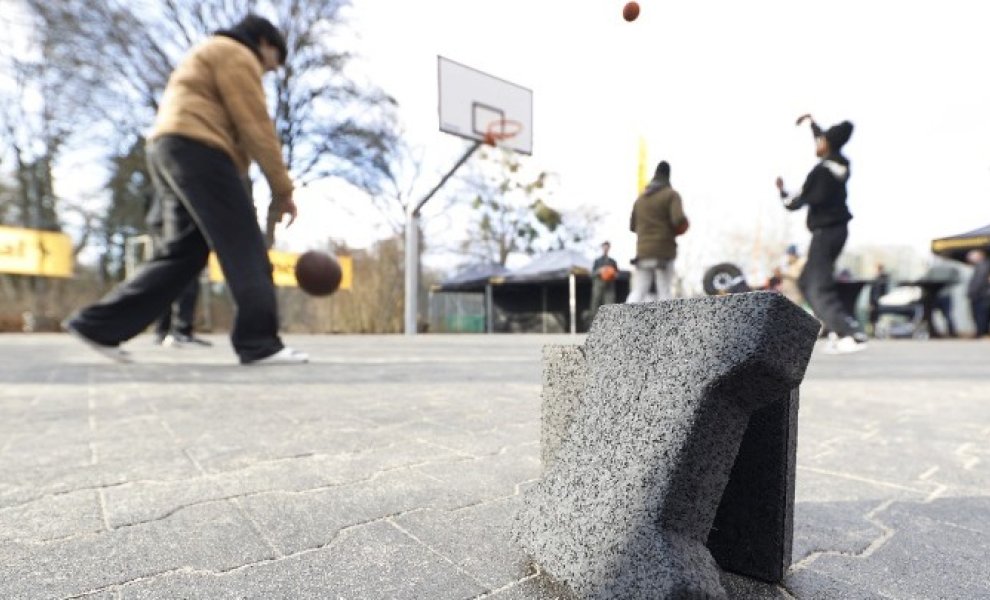 Η Continental δημιούργησε γήπεδα μπάσκετ από ανακυκλωμένα ελαστικά