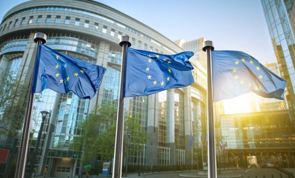 ΕΕΣ: Η βιομηχανία μπαταριών της ΕΕ υστερεί στον παγκόσμιο ανταγωνισμό – Τι πρέπει να γίνει