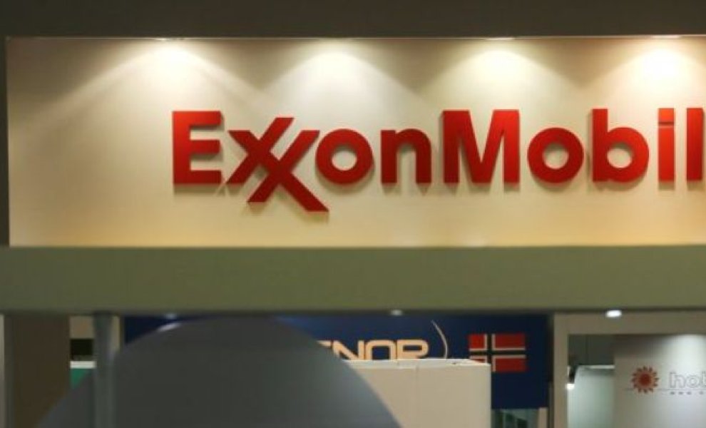 Οι μέτοχοι της Exxon και της Chevron δεν στήριξαν τα ψηφίσματα για το κλίμα