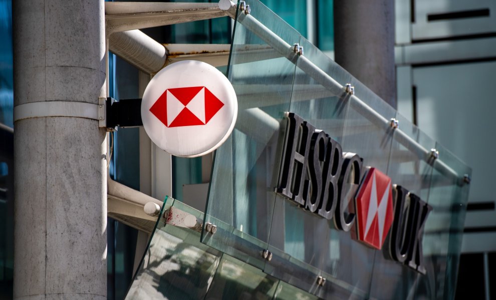 Η HSBC από τις λίγες τράπεζες που «προκαλεί» τις Big Oil