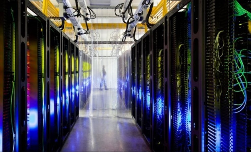 Γιγαντιαία data centers, καύσωνες και... η κατανάλωση νερού