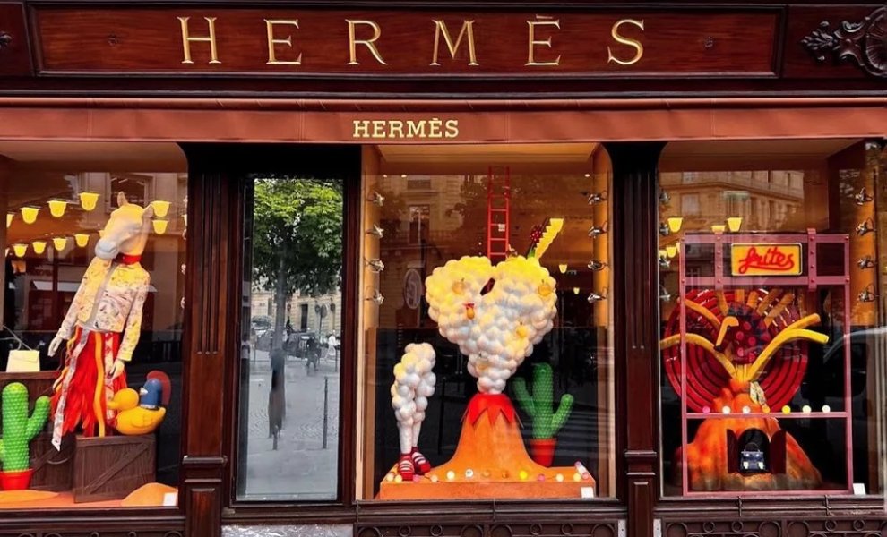 Οι βιτρίνες του Hermès «σχολιάζουν» την κλιματική κρίση