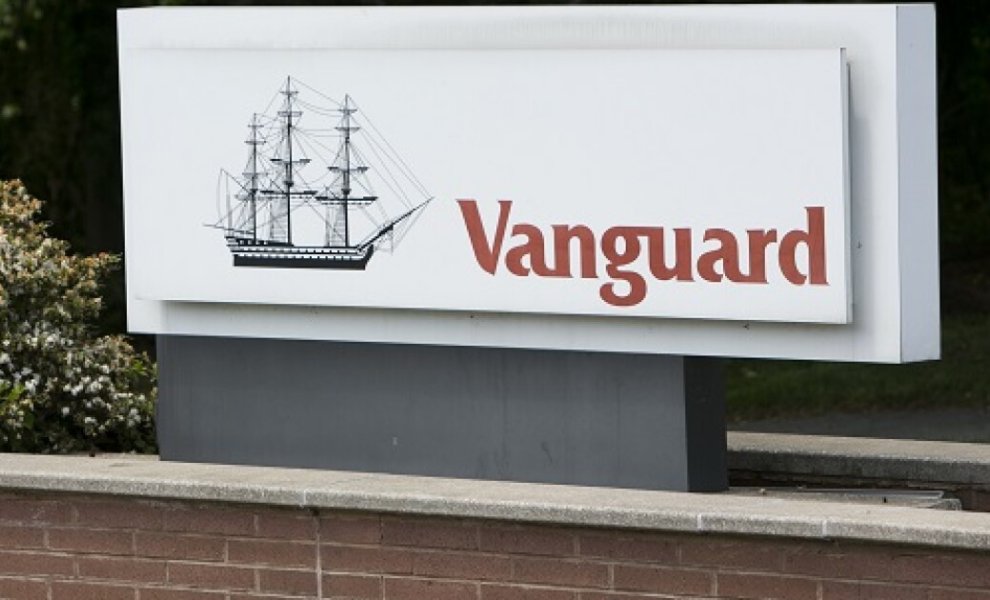 Η Vanguard στα χνάρια της BlackRock μειώνει τη στήριξη σε προτάσεις ESG