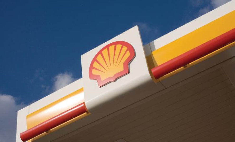 Shell: «Αποψιλώνει» το τμήμα καθαρής ενέργειας