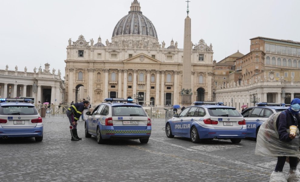 Βατικανό: Deal με την Volkswagen για την αντικατάσταση του στόλου με ηλεκτρικά οχήματα έως το 2030