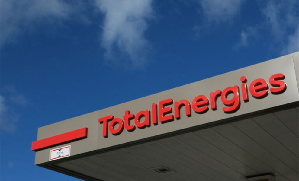 Ο CEO της TotalEnergies επιρρίπτει ευθύνες στο ΔΝΤ για τις καθυστερήσεις σε πράσινα έργα στην Αφρική