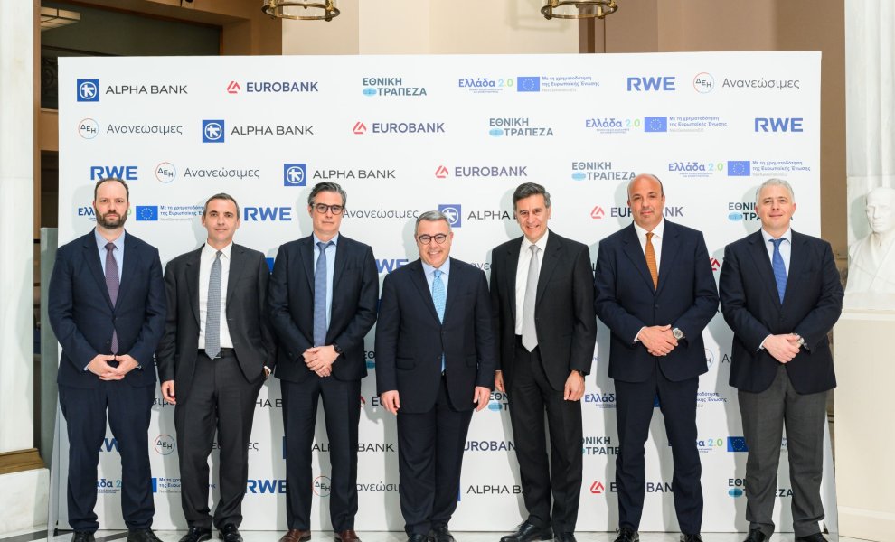 Φωτοβολταϊκά: Έρχονται τέσσερα έργα από RWE-ΔΕΗ – Με ΤΑΑ, Alpha Bank, Eurobank και Εθνική