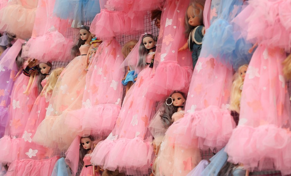 Lost Dolls», ένα φεστιβάλ για τη γυναικεία ενδυνάμωση με μια εγκατάσταση μνήμης για τις γυναικοκτονίες