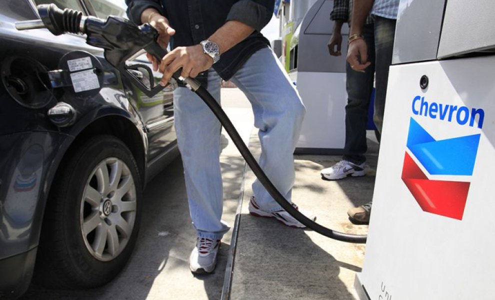 Οι επενδυτές της Chevron απορρίπτουν τις προτάσεις των μετόχων, η Exxon δεν αντιμετωπίζει καμία
