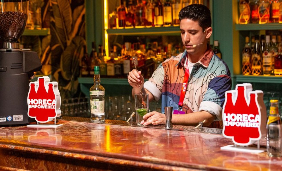 HoReCa Empowered: Το δωρεάν πρόγραμμα κατάρτισης της Coca-Cola Τρία Έψιλον που απαντά στην πρόκληση των χιλιάδων κενών θέσεων στην καφεστίαση
