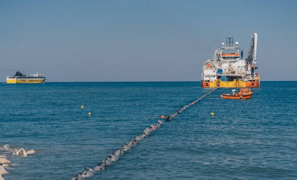 Διασύνδεση Κρήτης-Αττικής: Επιτυχής η μεταφορά 500 MW