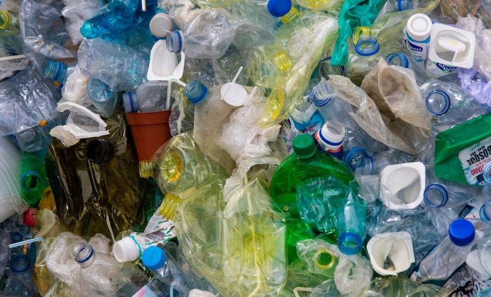 Greenpeace: Xρειαζόμαστε μια ισχυρή, νομικά δεσμευτική συνθήκη για τα πλαστικά