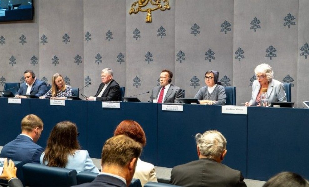 Σβαρτσενέγκερ στο Βατικανό: «Ήρθε η ώρα να τερματίσουμε τα ορυκτά καύσιμα»