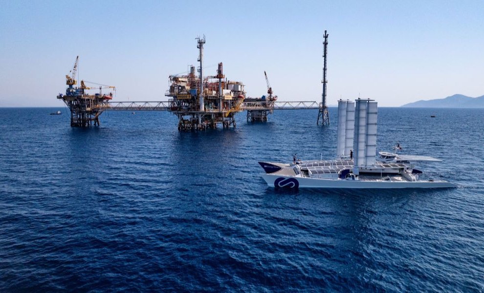 Tι κάνει το «πράσινο» Energy Observer στον Πρίνο;
