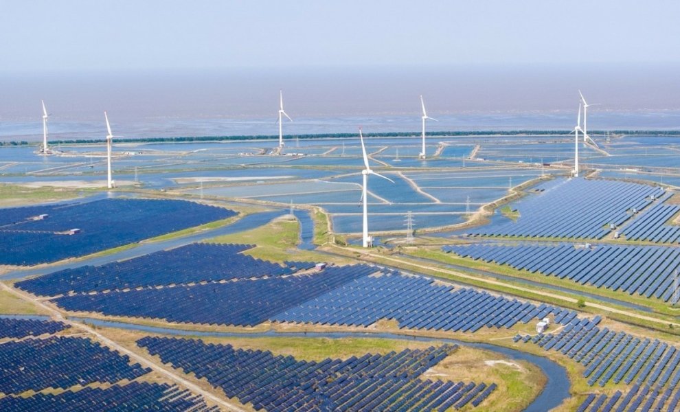 Συνεργασία Apple με HELLENiQ ENERGY για ηλιακό πάρκο στην Κοζάνη