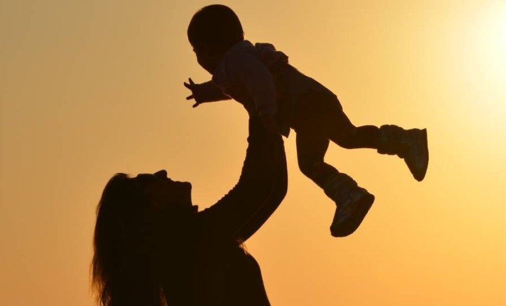 Γερμανίδες μητέρες κερδίζουν 30.000 ευρώ λιγότερα από γυναίκες χωρίς παιδιά, δείχνει μελέτη