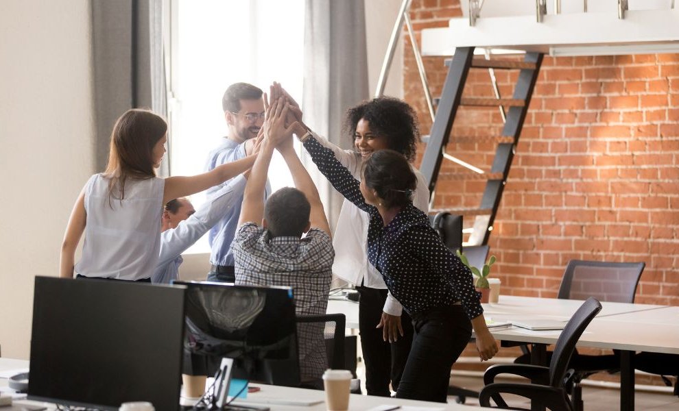 Schneider Electric: Δημιουργώντας ένα εργασιακό περιβάλλον που εμπνέει και εξελίσσει