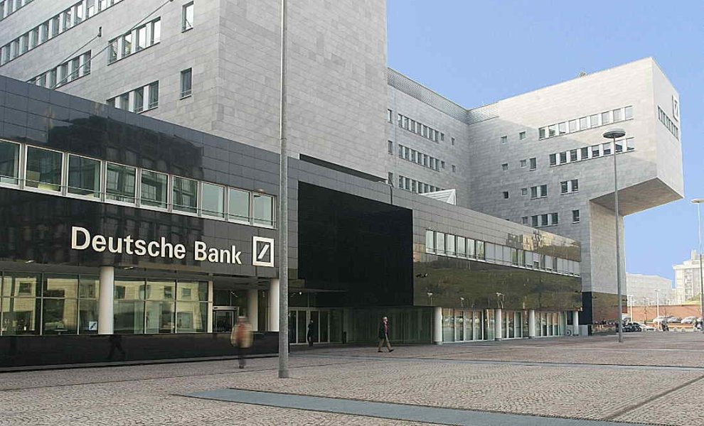 Deutsche Bank: Στόχος 900 δισ. ευρώ σε βιώσιμη και “transition” χρηματοδότηση έως το 2030