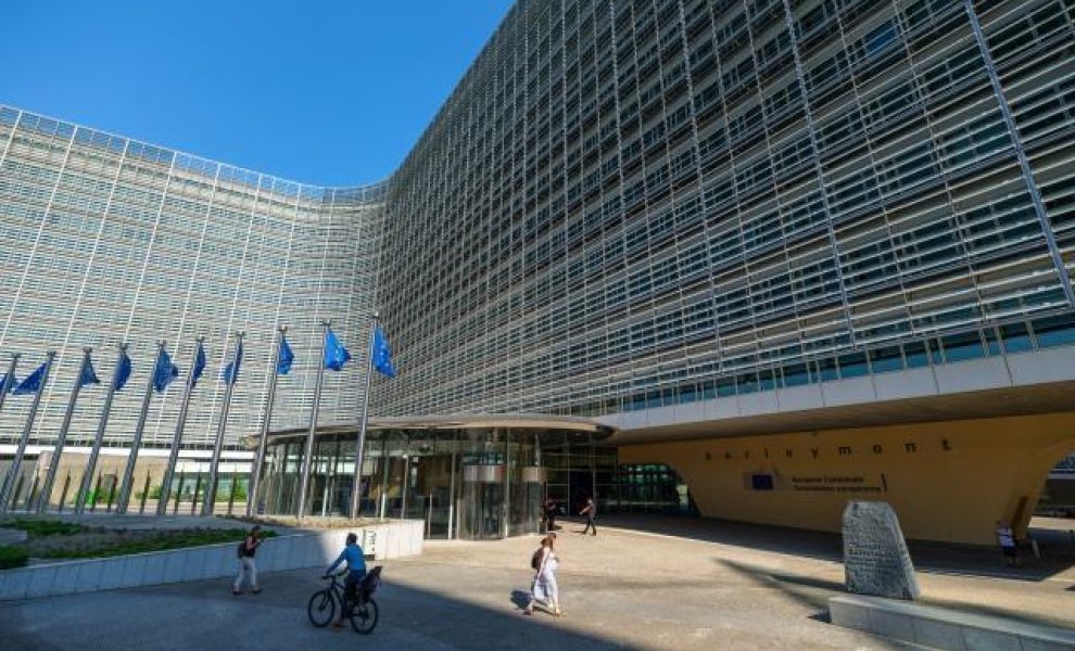 Η Ευρωπαϊκή «Omnibus»: πώς η απλοποίηση χτίζει – και αμφισβητεί – το μέλλον της βιώσιμης χρηματοδότησης