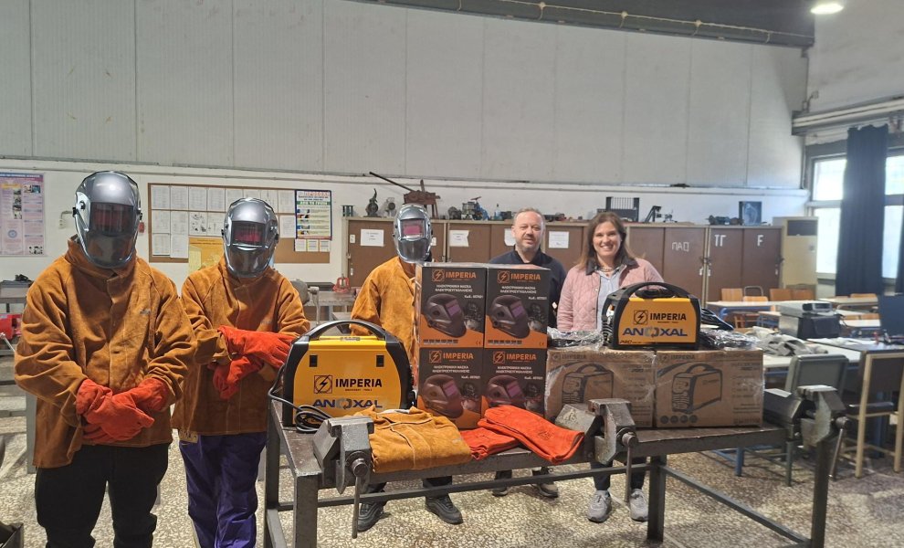 Δωρεά εξοπλισμού από την Anoxal στο 1ο Εργαστηριακό Κέντρο Χαλκίδας