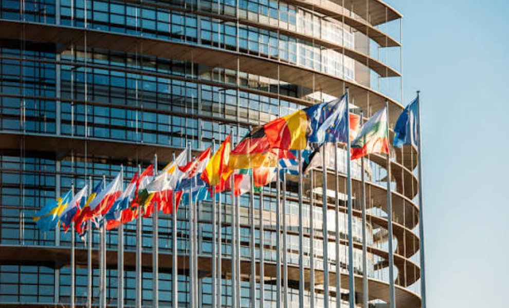 Συμφωνία στην ΕΕ για μείωση εκπομπών κατά 90% έως το 2040, με συμβιβασμούς και χρήση διεθνών πιστώσεων άνθρακα