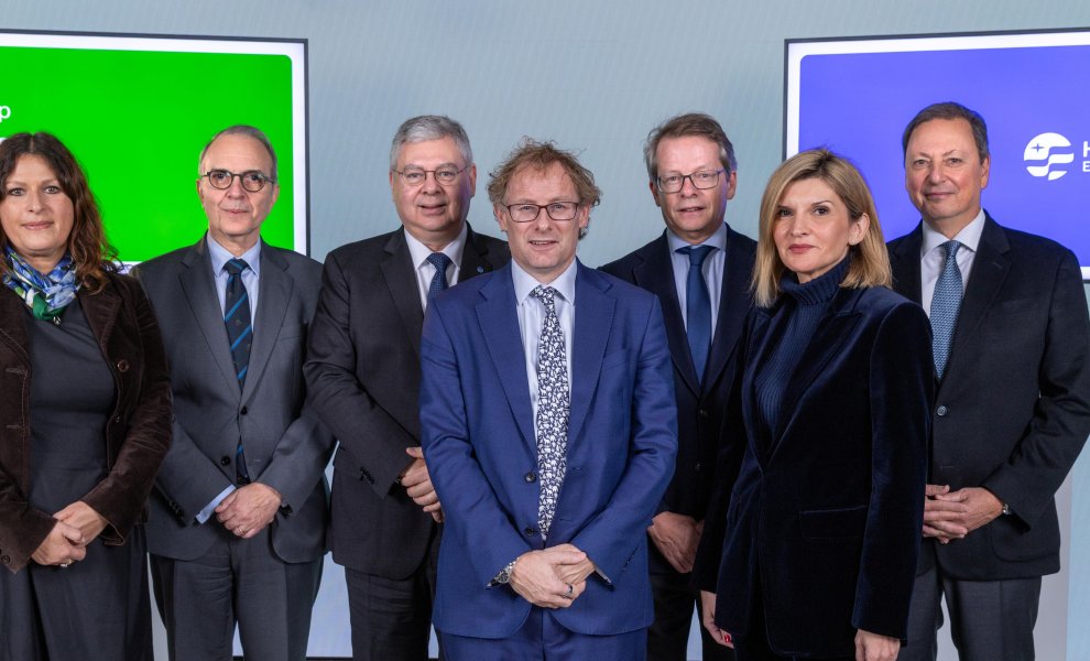 HELLENiQ ENERGY και BP ανανεώνουν τη συνεργασία τους με ορίζοντα 10ετίας