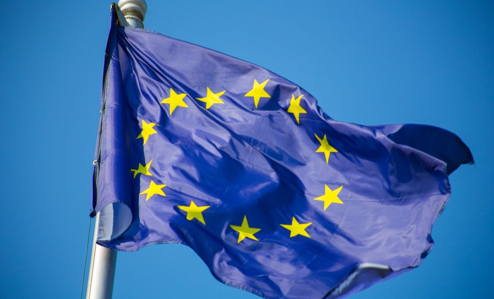 Η Κομισιόν χαλαρώνει περαιτέρω τους κανόνες περιβαλλοντικής αναφοράς για τις επιχειρήσεις