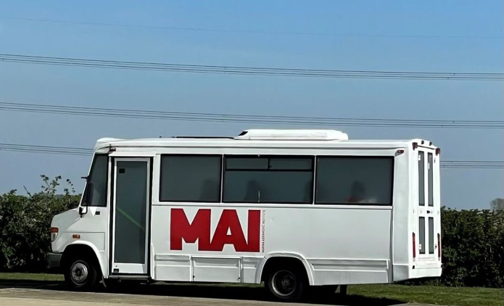 Η Marina Abramović παρουσιάζει το THE BUS στο Νταβός ως πρόταση παύσης και παρουσίας