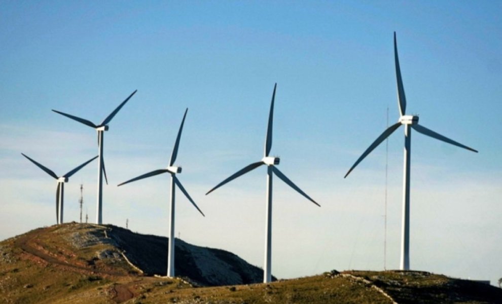 Με 5,7GW αιολικών έκλεισε το 2025- Πόσα MW έχουν εγκριθεί και αναμένεται να συνδεθούν;