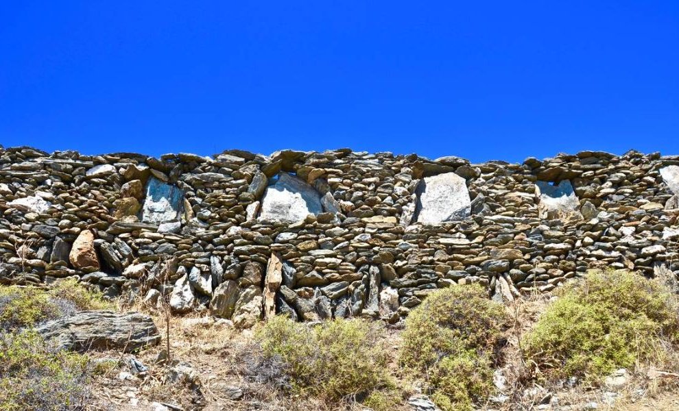 Οι ξερολιθιές αναβιώνουν μέσα από δύο κρατικές σχολές μαθητείας 