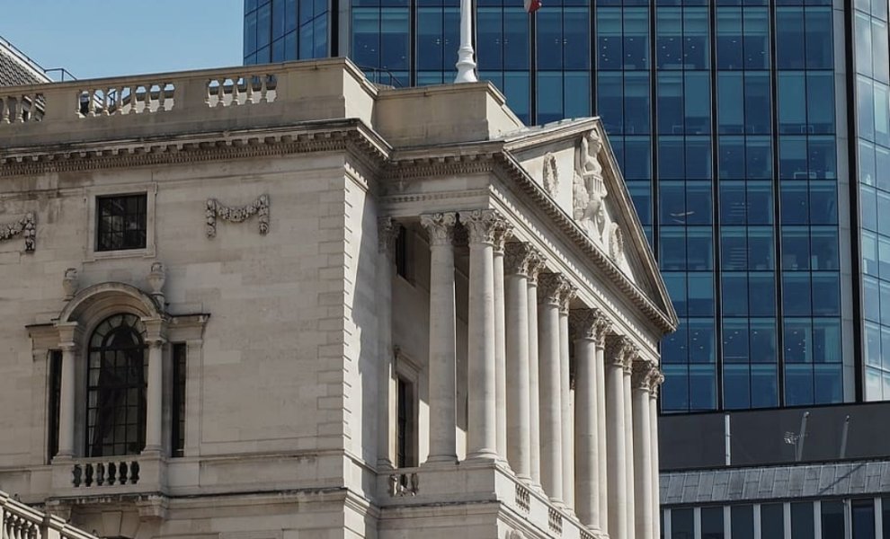 Τράπεζες υπό πίεση για το κλίμα: Το συνταξιοδοτικό ταμείο της Εκκλησίας της Αγγλίας κατά διοικήσεων HSBC, NatWest και Santander