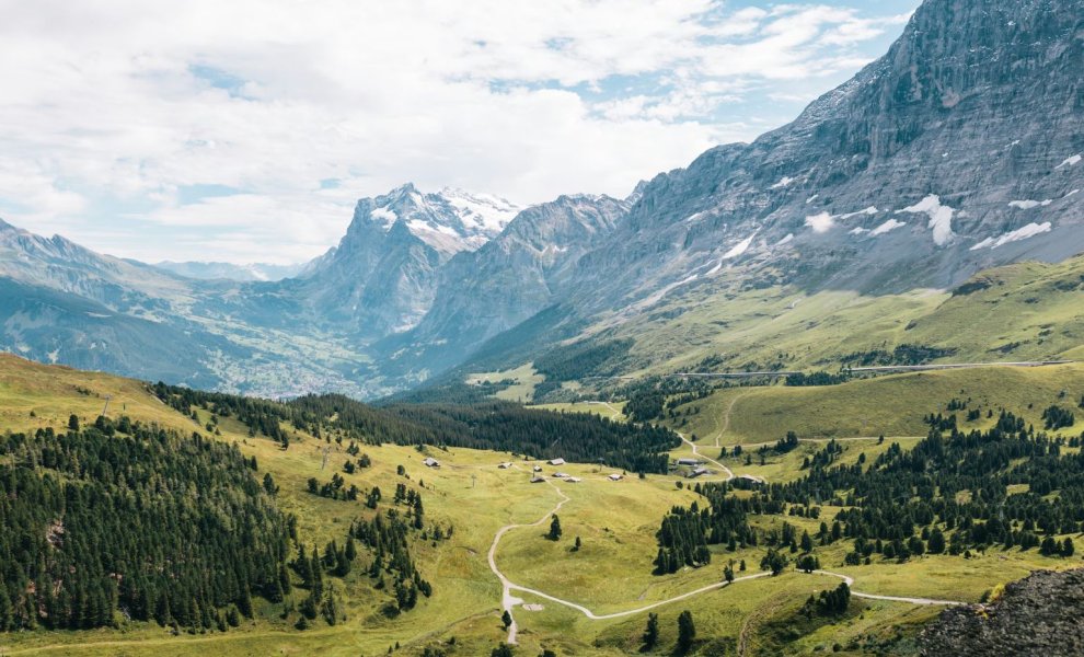 Airbnb και κλιματική αλλαγή πιέζουν τις Άλπεις: Η νέα πρόκληση για τον αλπικό τουρισμό