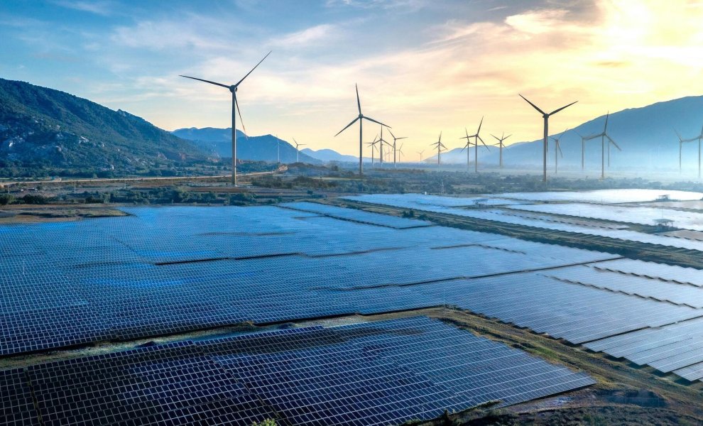 Bain & Company: Τα καθαρά καύσιμα ως πυλώνας της ενεργειακής μετάβασης – Ανάγκη για επενδύσεις 100 δισ. έως το 2030