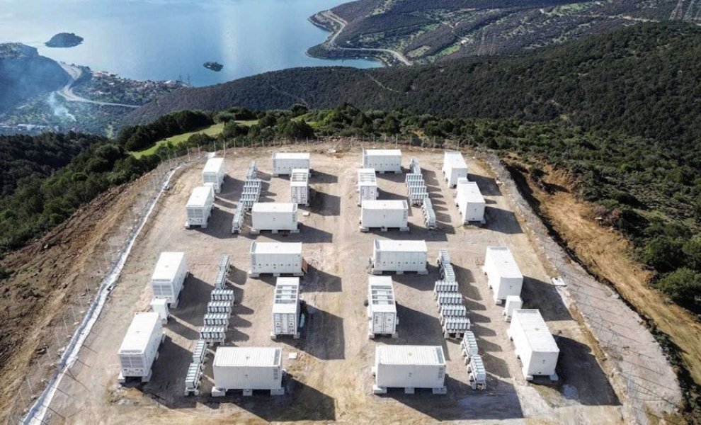 MORE: Σε λειτουργία εισέρχονται τρία από τα πρώτα έργα αποθήκευσης ηλεκτρικής ενέργειας στην Ελλάδα
