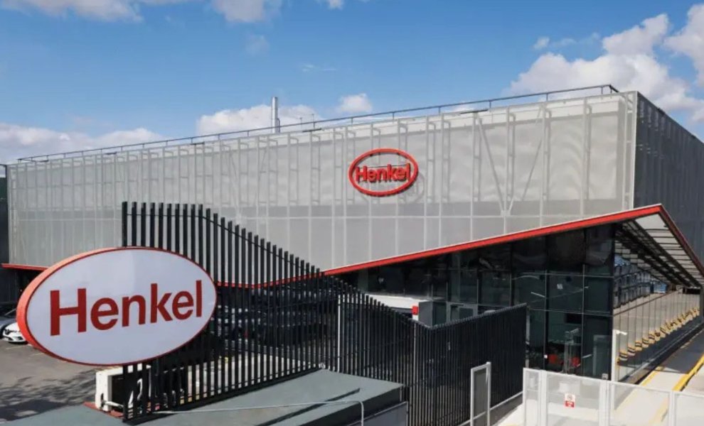 Henkel: Στόχος μείωσης εκπομπών κατά 42% έως το 2030 και πλήρης στροφή σε κυκλική συσκευασία