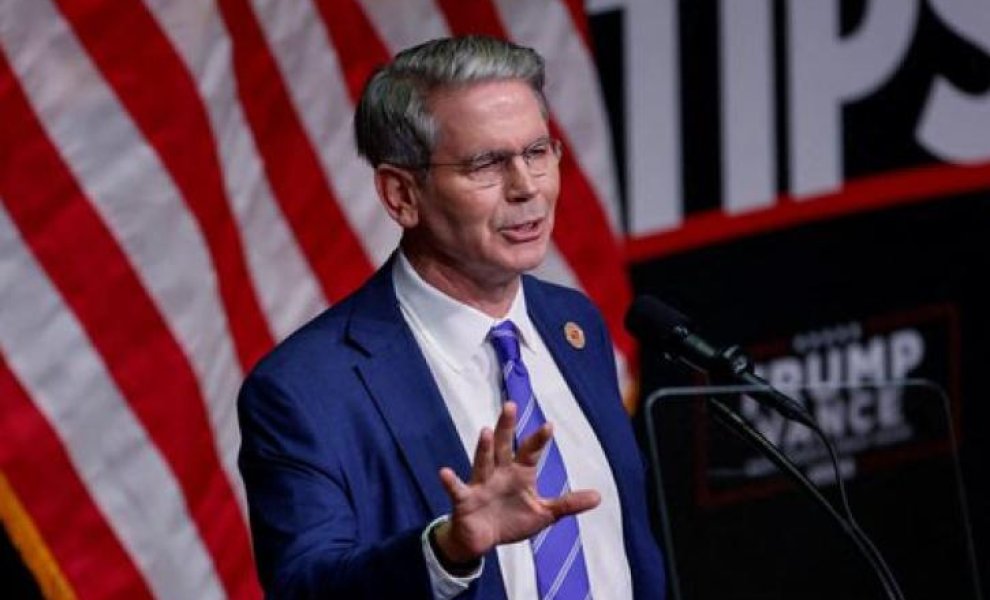 ΗΠΑ: Ο Σκοτ Μπέσεντ αμφισβητεί τα αίτια της κλιματικής αλλαγής και μετατοπίζει το βάρος στην ανάπτυξη