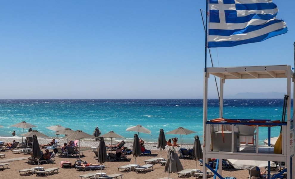 ΥΠΕΝ: Καμία κατασκευή 25 μέτρα από την ακτογραμμή – Τι αλλάζει στον τουρισμό