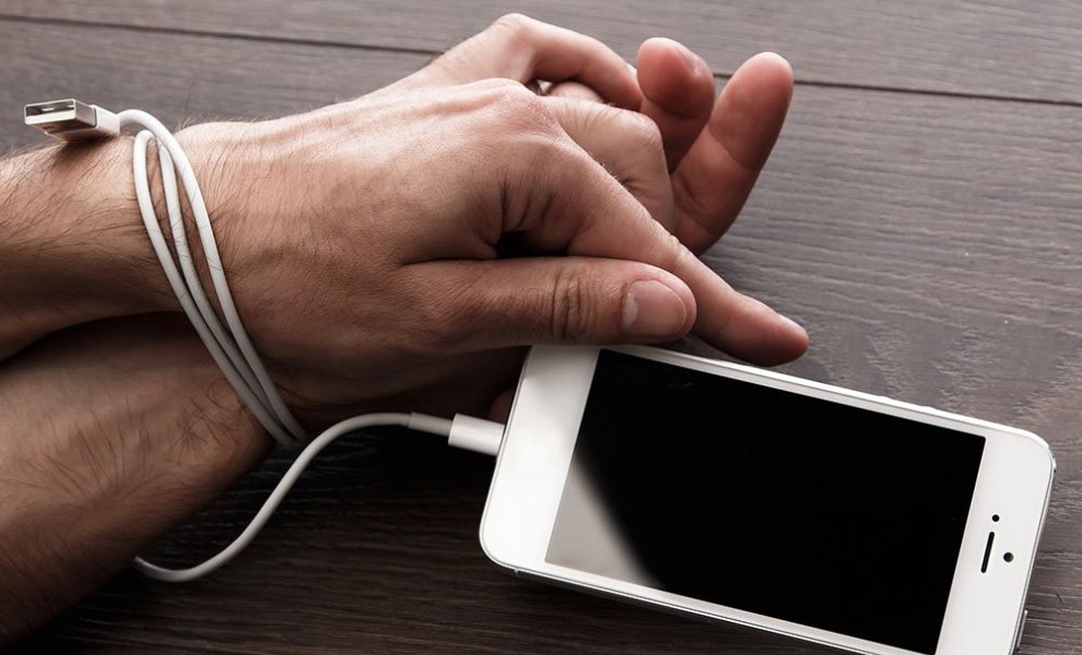 Funds Europe: Μπορεί ο εθισμός στα social media να γίνει ESG ζήτημα για τους επενδυτές;